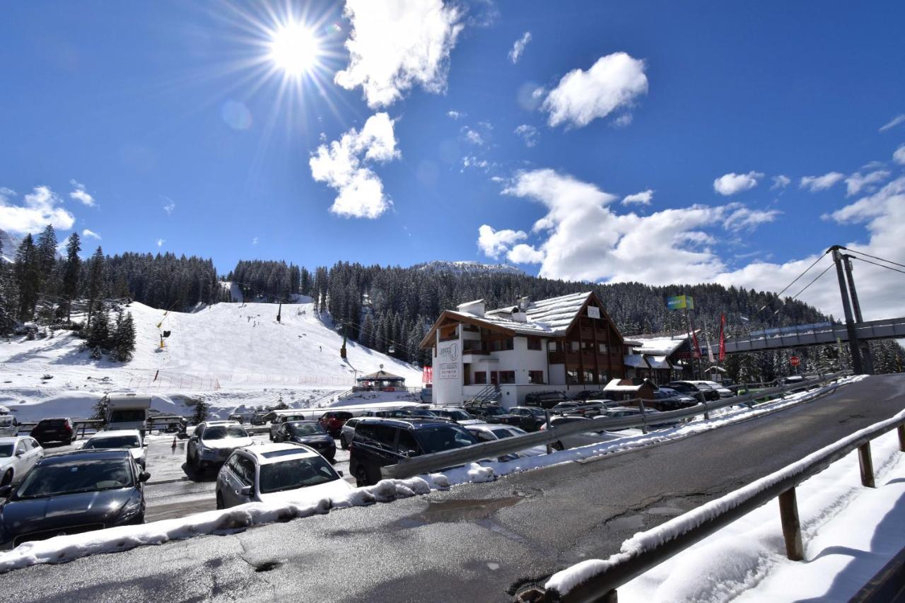 Ville Golf & Ski Madonna Exteriér fotografie